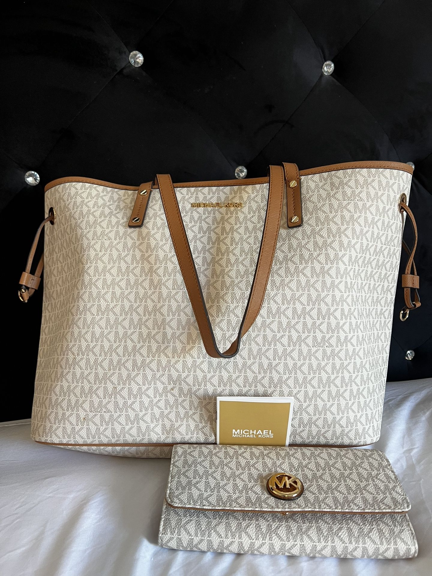 Michael Kors Matching Wallet And Tote Bag
