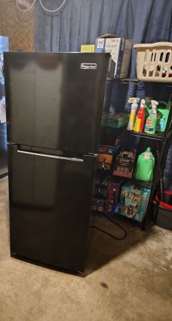 Mini fridge (Magic Chef)