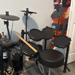 Alesis Drum Set 