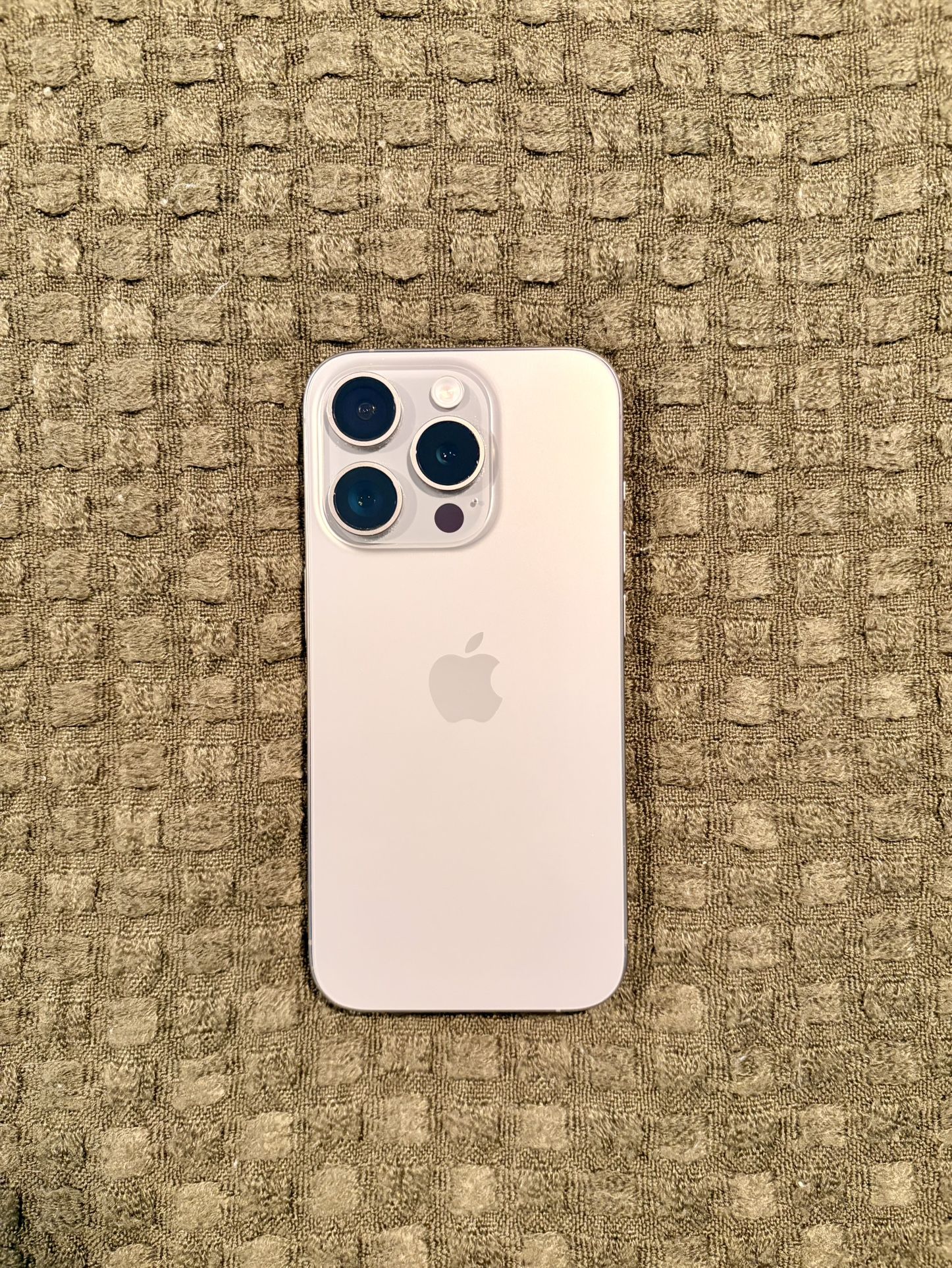 iPhone 15 Pro - Natural Titanium
