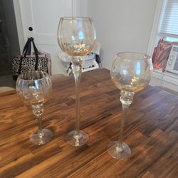 Beautiful centerpiece, glasses could be used for any occasion or even used as a flower Center Piece