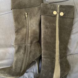 Botas Para Mujer (ANDREA) Material Es De Gamusa O Terciopelo.