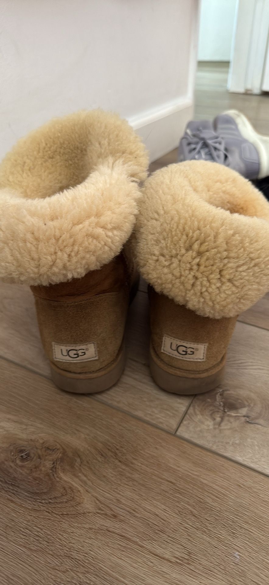 Women’s Size 8 Uggs