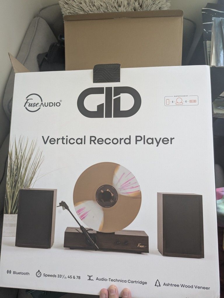 GLD Vertical Record Player In Black W/ Accessories 