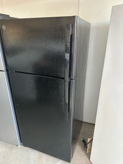 GE Refrigerator (1 Month Warranty)