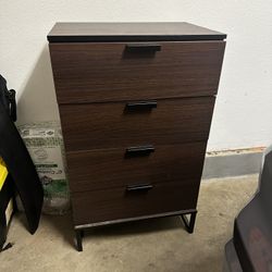 4 Drawer Dresser 