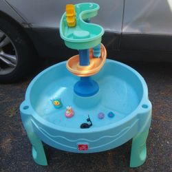 Step 2 Water Table With 4 Accessories