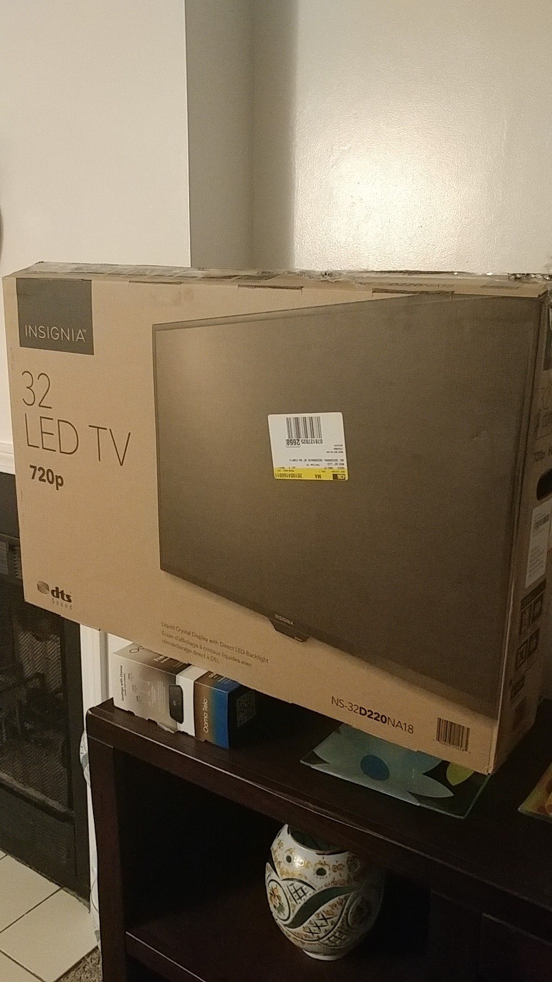 INSIGNIA ! 32 " LED TV 720 P