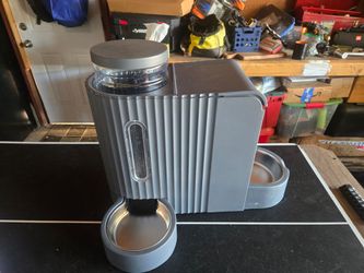Dog or cat food and water dispenser