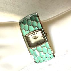 Geneva Green Bracelet Watch 