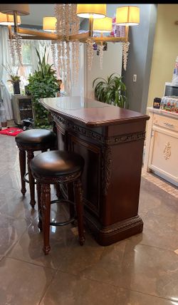 Beautiful, Solid Wood Bar new condition, beautiful