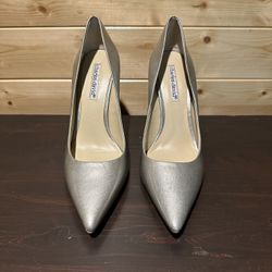 Brand NWOT Metallic silver Charles David pumps size 6