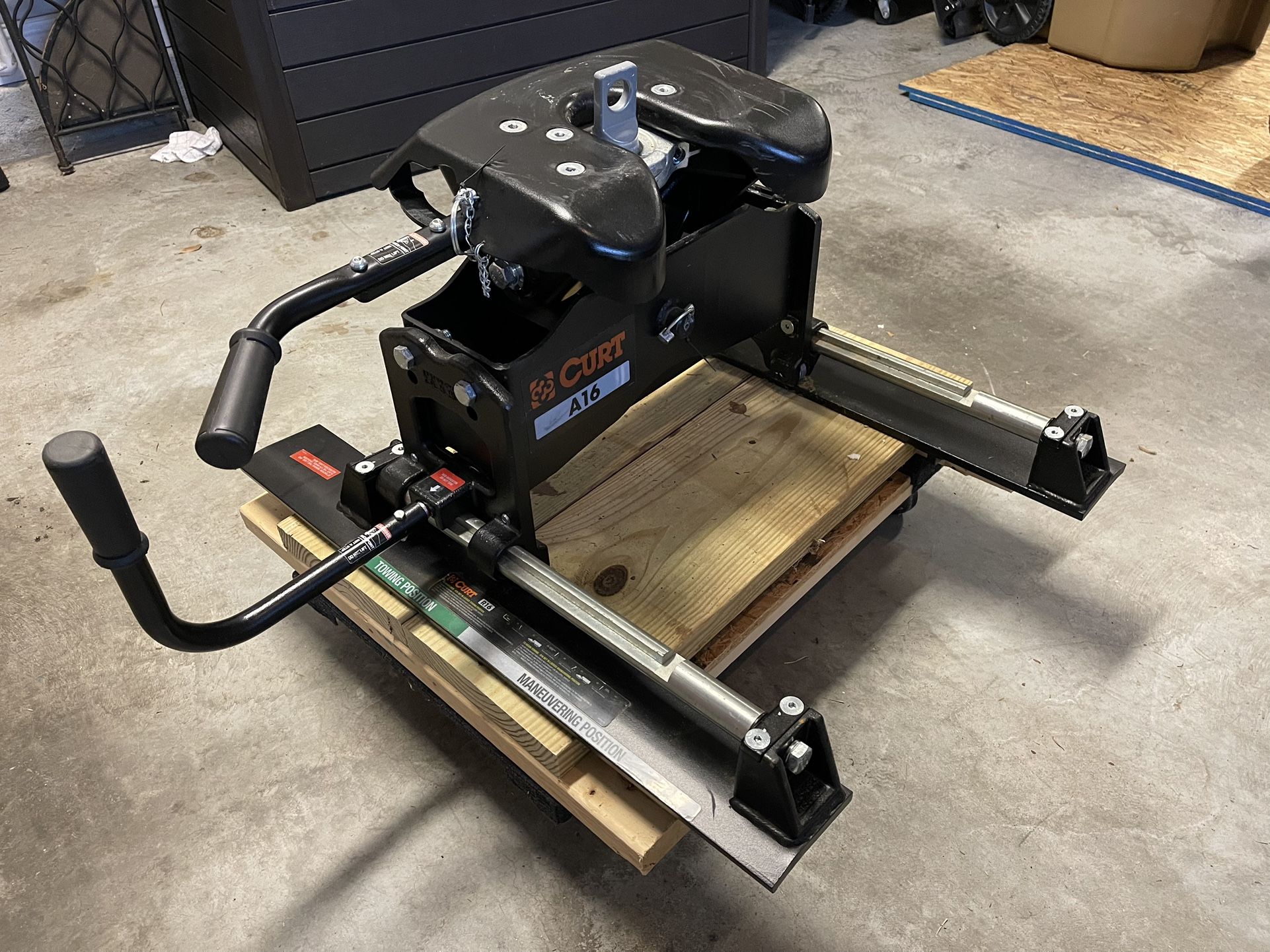 Curt A16 Sliding 5th Wheel Hitch
