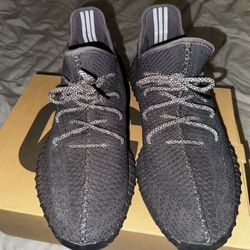Yeezy 350v2 Black