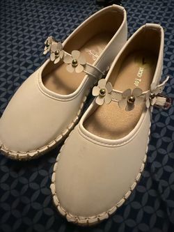 Girls shoes