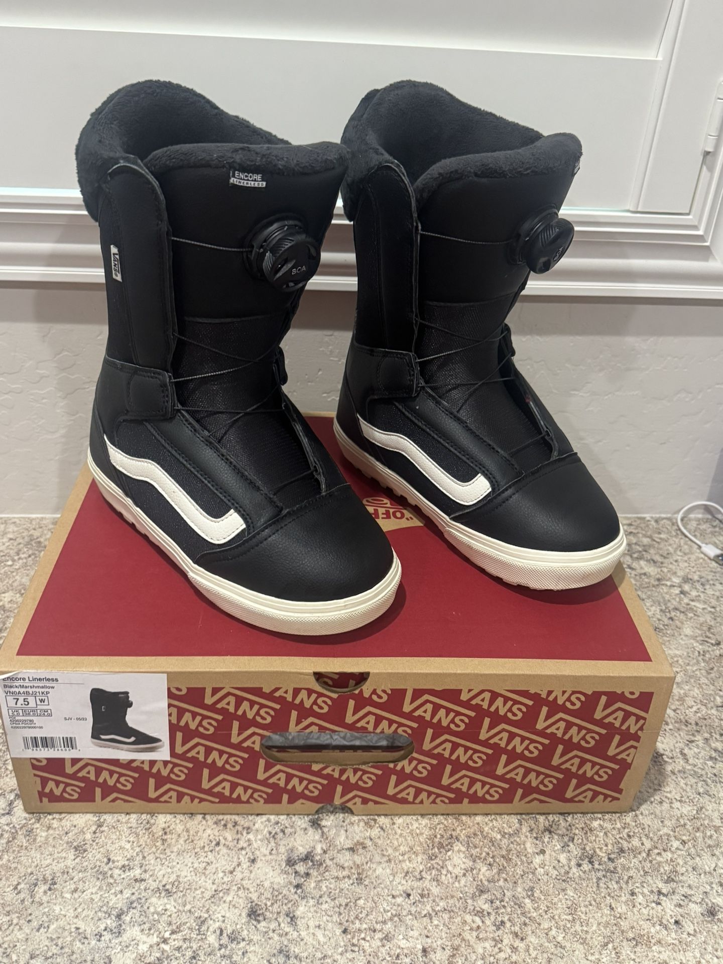Women’s Vans Encore Snowboard Boots Women’s 7.5