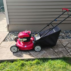 Troy. Bilt Push Mower With Grass Catcher