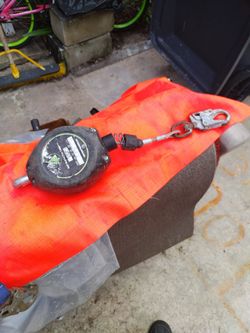 15 Ft Self Retracting Lanyard