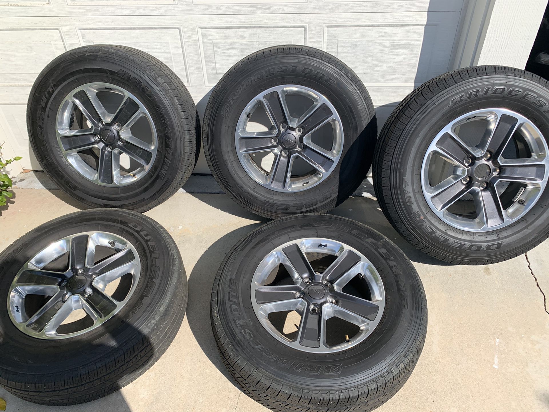 2019 Jeep Wrangler Sahara wheels and tires set of 5