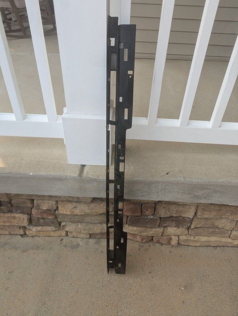 2007-12 GMC Acadia Front Grille Support Reinforcement - GM (Part # 10371588)