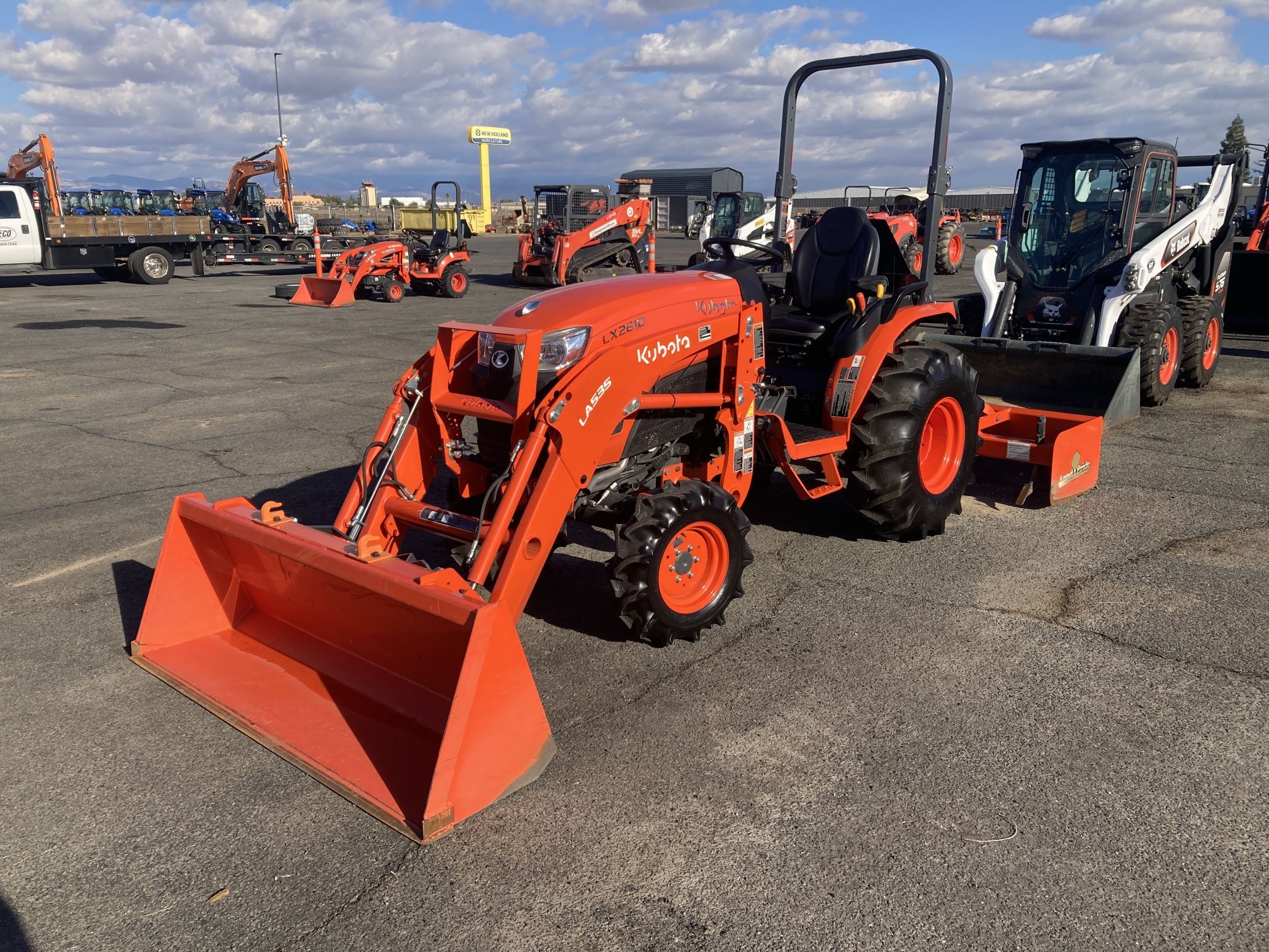 2021 Kubota LX2610HSD with Loader and Box Scraper