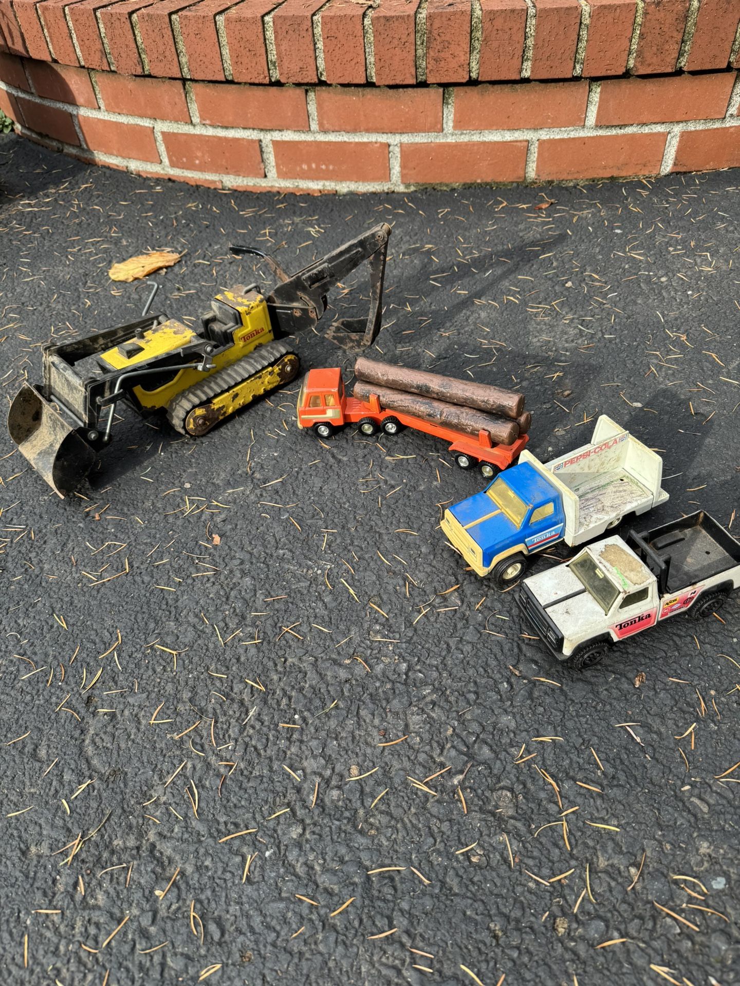 Tonka Toy Trucks, Excavator & Kia Yip Log Truck