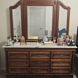 Dresser With Folding Mirrors!