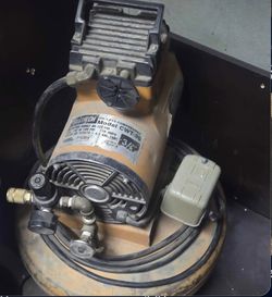 Bostitch CWT-30 oil-less air compressor.