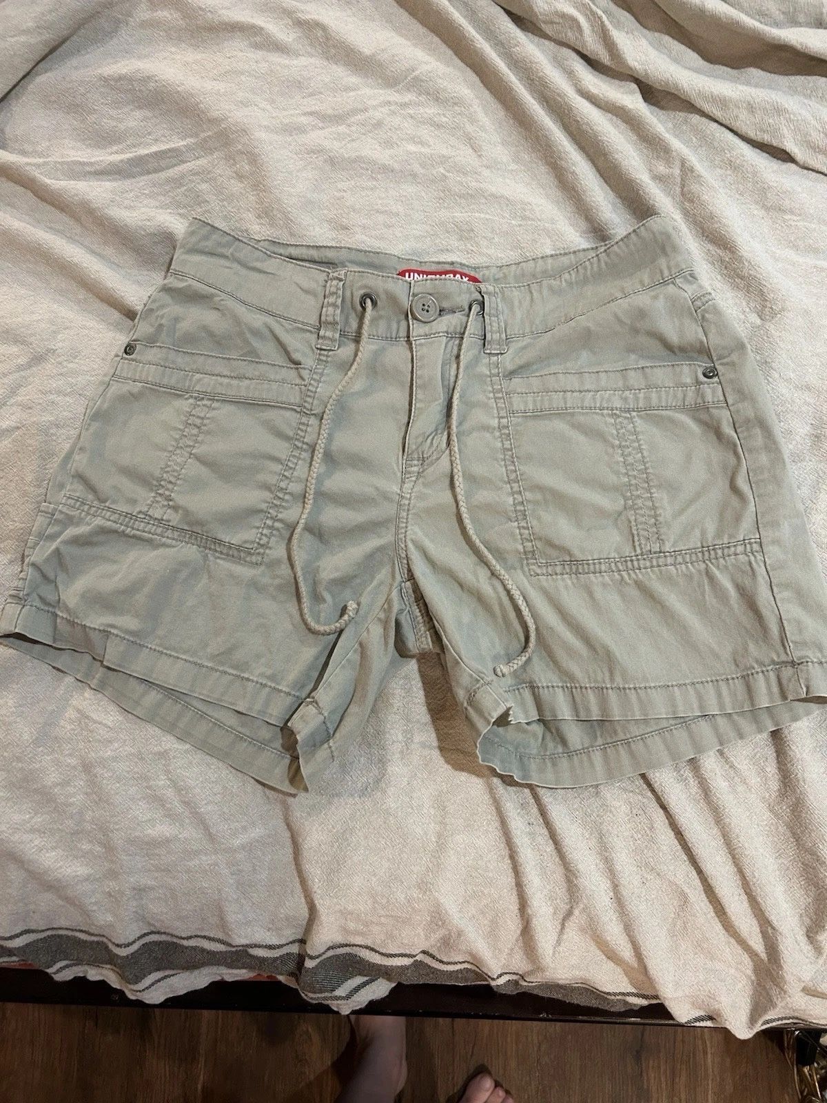 Unionbay Women’s Size 5 Khaki Midi Shorts