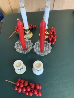3 pairs of Christmas candle holders (1 battery operated)