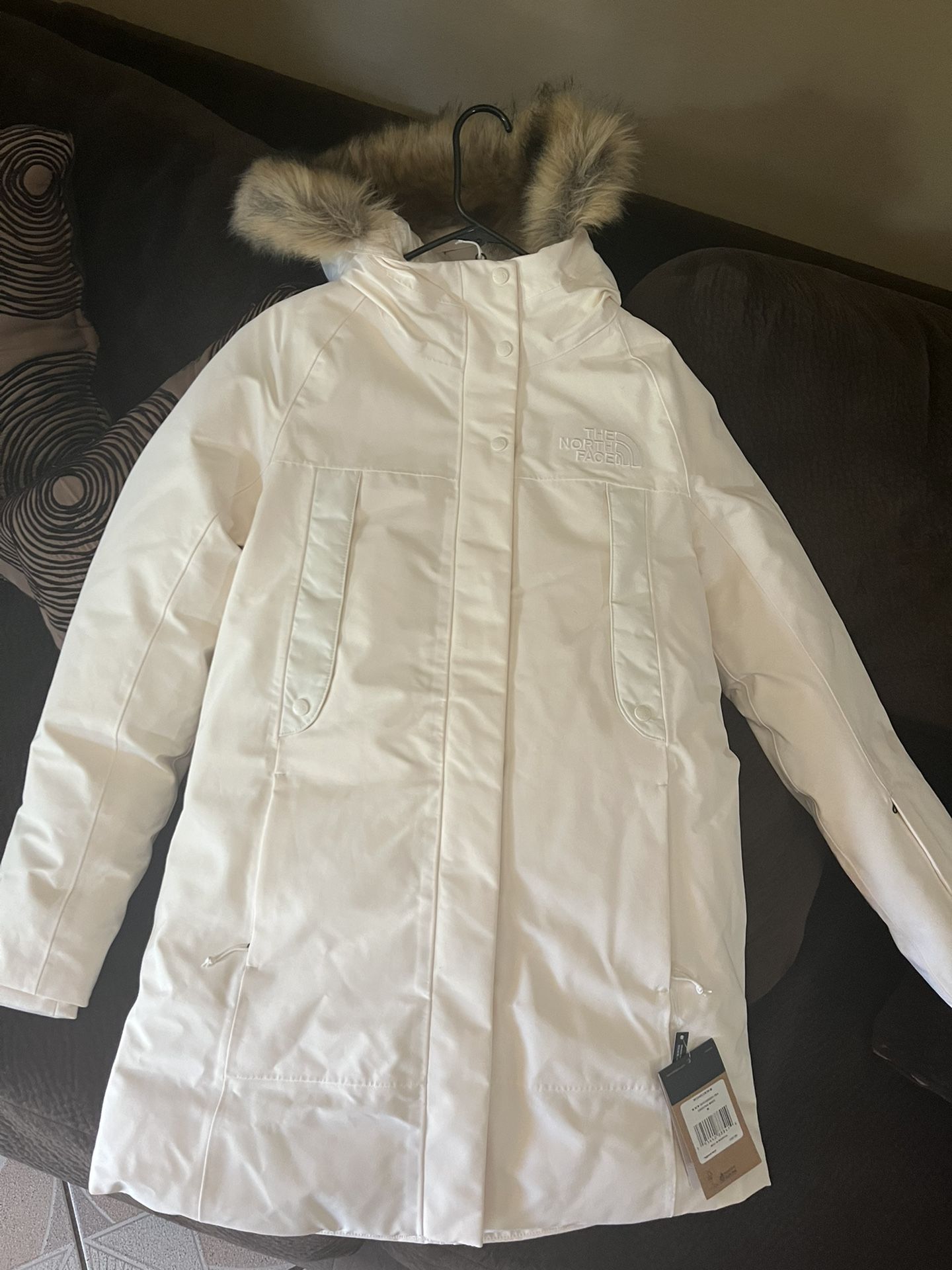 The North Face Women’s New Outerboroughs Parka (Size: Medium): Gardenia White