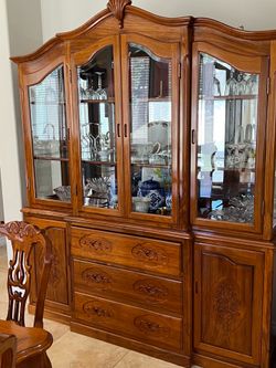 Rosewood dining set with 8 chairs and a hutch