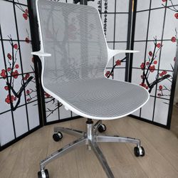 White Ergonomic Mesh Chair 
