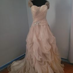 Beautiful Elegant Gown/Wedding Dress