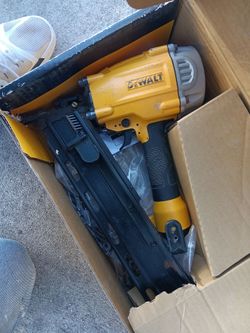 DeWalt 21° plastic round head framing nailer50 mm-83
