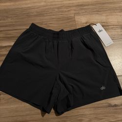 Alo Yoga-5” traction running short