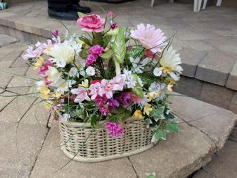 Flower arrangement for table