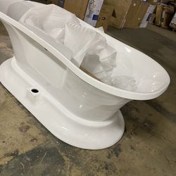 Free Standing Bath Tub Retails For $1800