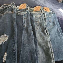 Womens Levi Sz 28 Total Of 4