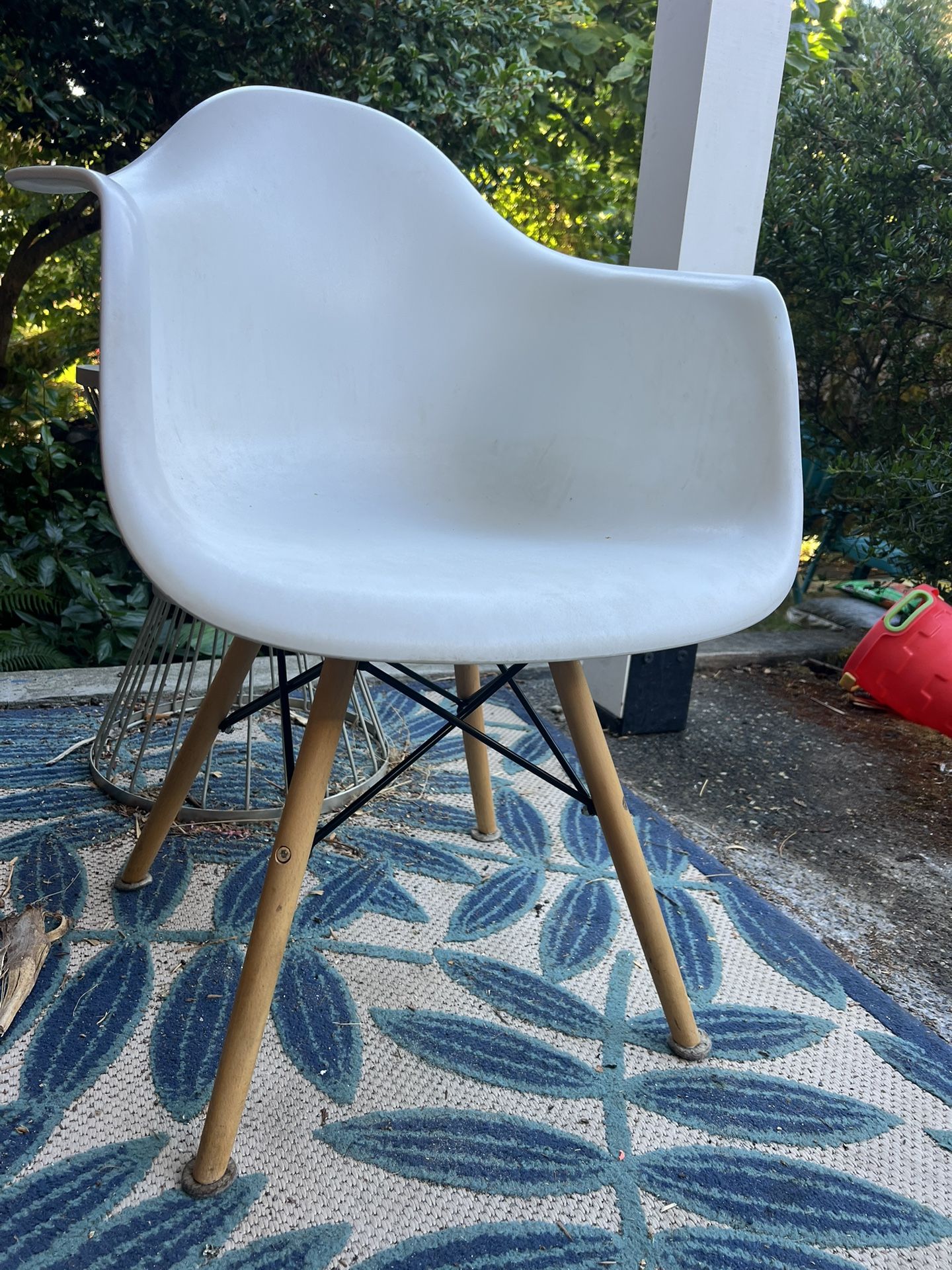 Modern White Chair 