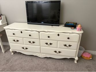 Vintage dresser