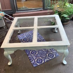 Table. Center Living room