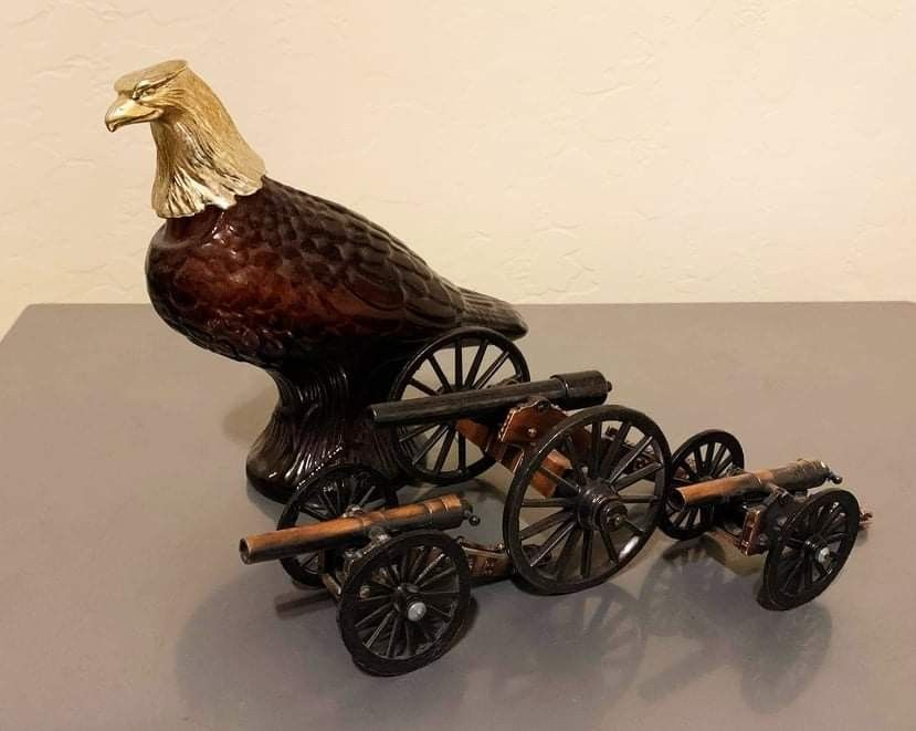 VINTAGE BRASS EAGLE BOTTLE & MINI CANNONS ANTIQUE TOY ACCENT TABLE DECOR