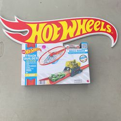 Hot Wheels Track Builder Unlimited Drone Lift-Off Pack