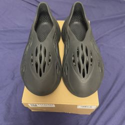 Yeezy Foam Runner Black Size 10 Men’s 
