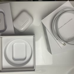 Apple AirPods Pro (2nd Gen) Wireless Earbuds w/ Charging Case & Cable