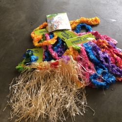 Assorted Hawaiin Party Items