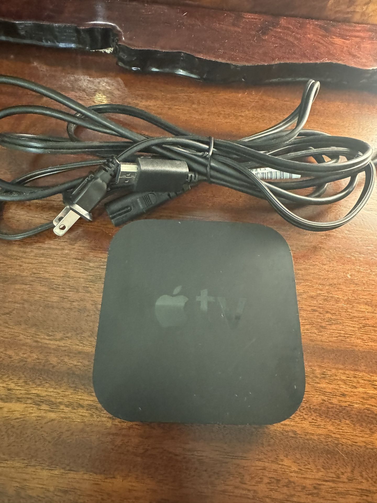 Apple TV adapter excellent condition with cables.
