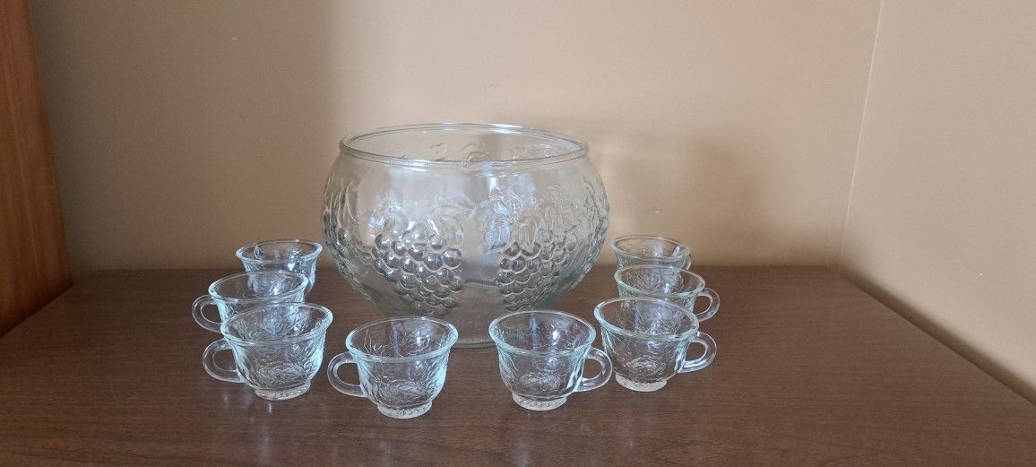Punchbowl- Vintage Glass Punchbowl