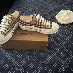 Burberry Size 40